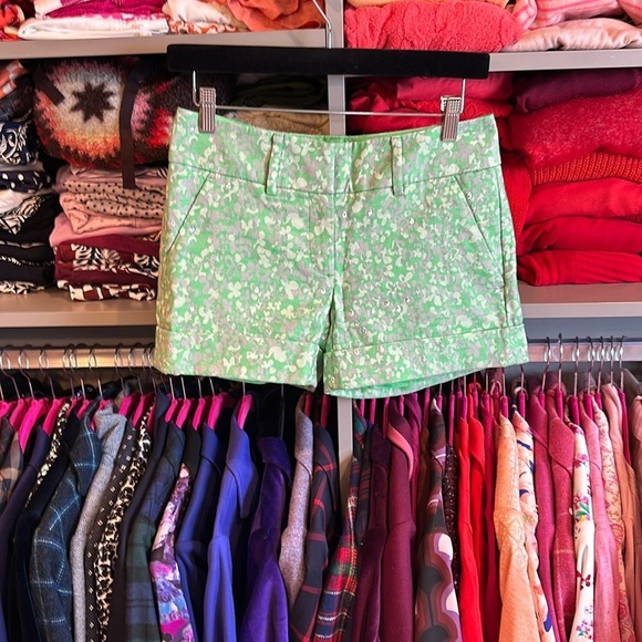 NY & Co green flowered with metallics threads size 0 shorts​ - Picture 1 of 3